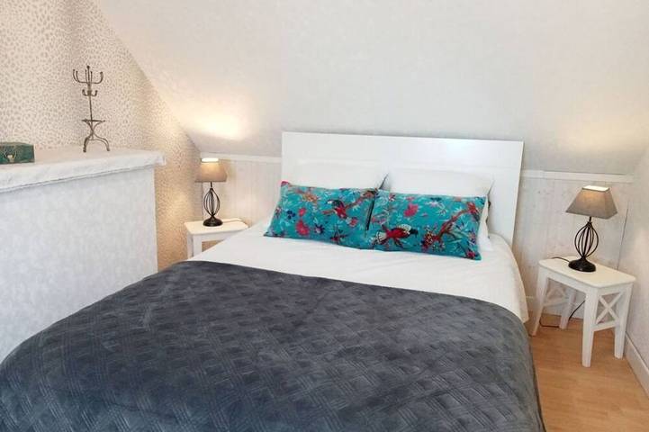 Location de vacances pour 4 personnes, avec terrasse ainsi que jardin et jacuzzi à Cast - 2