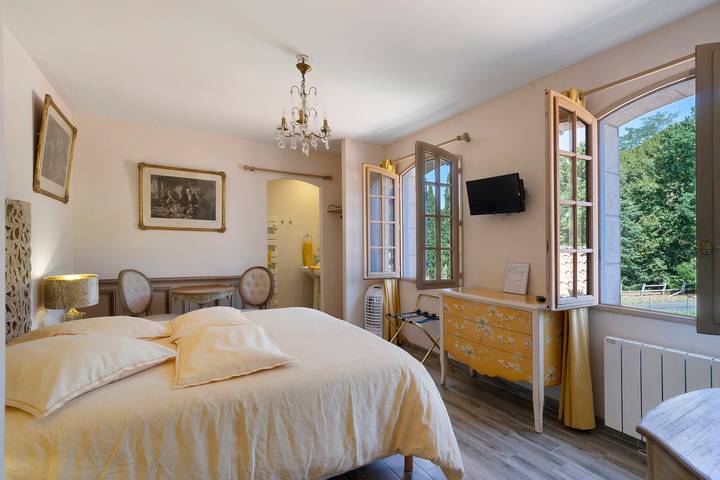 Chambre d’hôte pour 2 personnes, avec Jacuzzi et Jardin à Lussas-et-Nontronneau