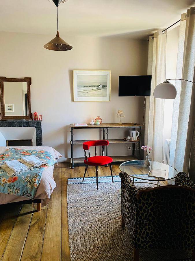 Double Room with Pool View in Dinan, Région de Dinan