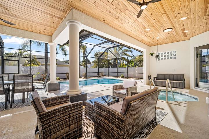 Vacation rental for 10 people, with balcony and yard, kid friendly in Palm Coast