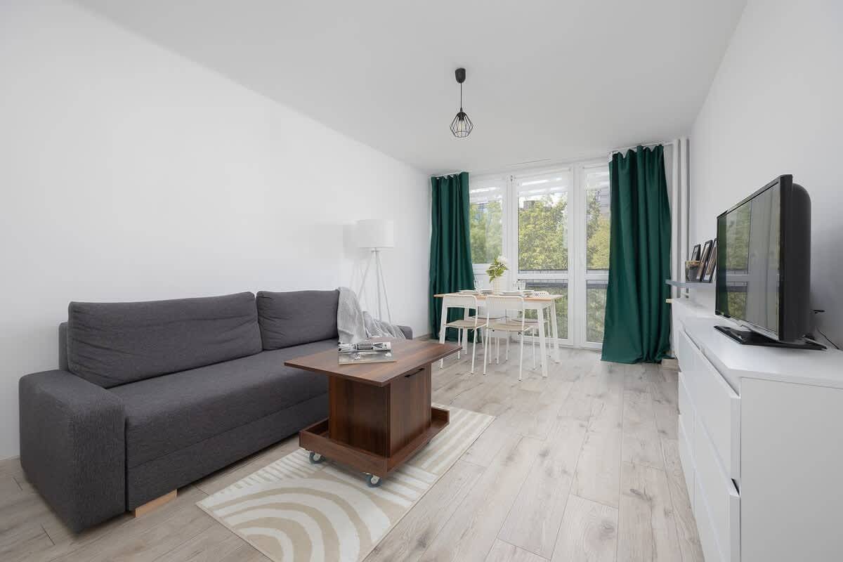 Ganze Wohnung, Apartment with 2 Bedrooms in Wola | Workspace in Warschau, Masowien