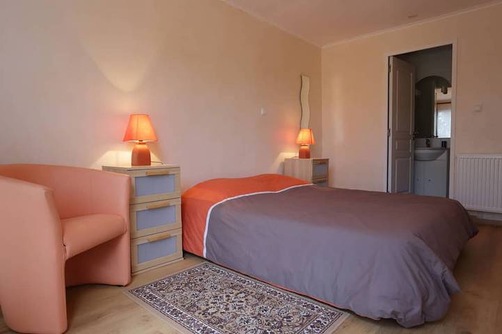 Gîte pour 4 personnes, avec jardin ainsi que terrasse et piscine à Saint-Amand-de-Coly - 3