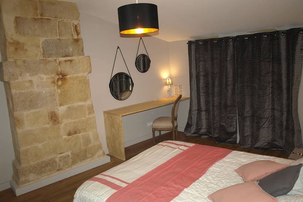 Appartement entier, A l'ombre du Duché, climatisé et calme, avec remise pour déposer les vélos. in Uzès, Région de Nîmes