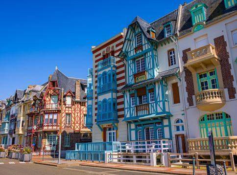Location de vacances pour 6 personnes, avec terrasse et jacuzzi à Ponts-et-Marais