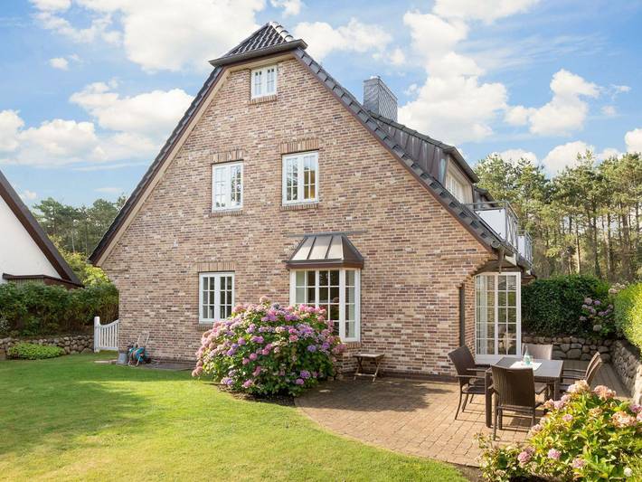 Landhaus Sölring Neest - Ein Traum von Raum. Auf über 145m² Nutzfläche erwartet Sie sehr viel Raum. in Wenningstedt, Sylt