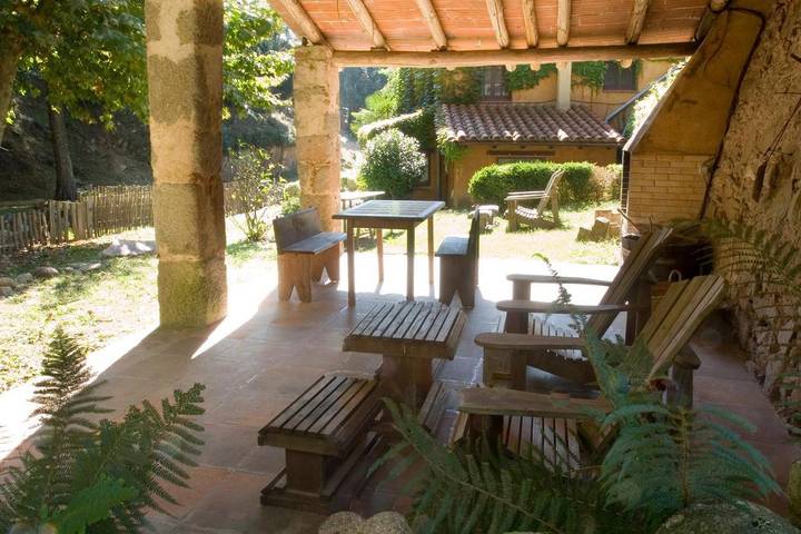 Maison de campagne pour 4 personnes, avec vue et bassin pour enfant ainsi que jardin et piscine, adapté aux familles à Arbúcies - 3