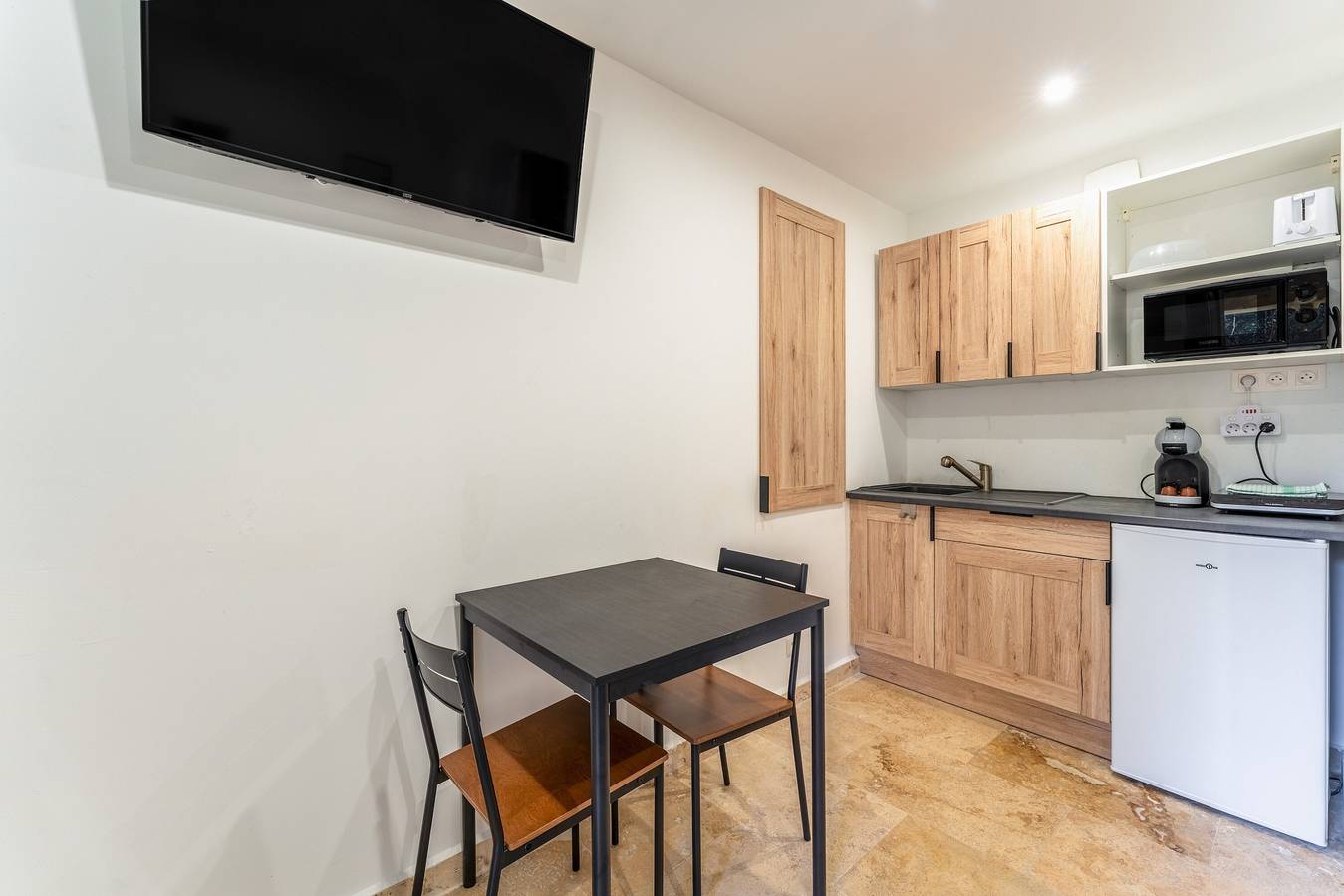 Estudio entero, Estudio 'Canto Cigalo Rdc 1' con Wi-Fi y aire acondicionado in Robion, Parque natural regional del Luberon