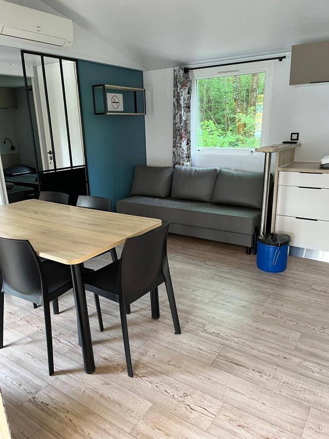 Location de vacances pour 6 personnes, avec bassin pour enfant ainsi que piscine et terrasse à Saint-Mandé-sur-Brédoire - 3