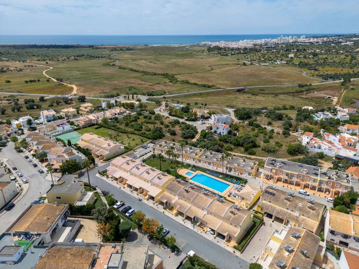 Casa de férias para 6 pessoas, com terraço e piscina infantil e ainda jardim em Pêra