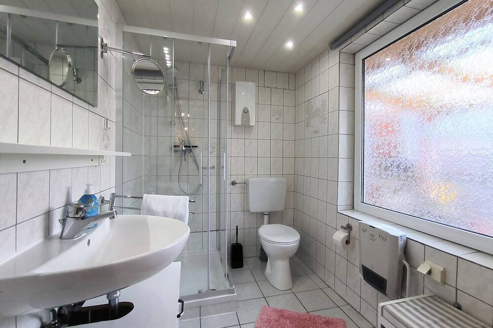 Ganze Wohnung, Mohnkopf: Fewo mit Terrasse - Fewo Mohnkopf in Jerrishoe, Grünes Binnenland