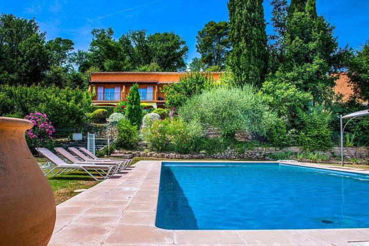 Appartement de vacances pour 6 personnes, avec Balcon et Terrasse ainsi que Jardin et Piscine