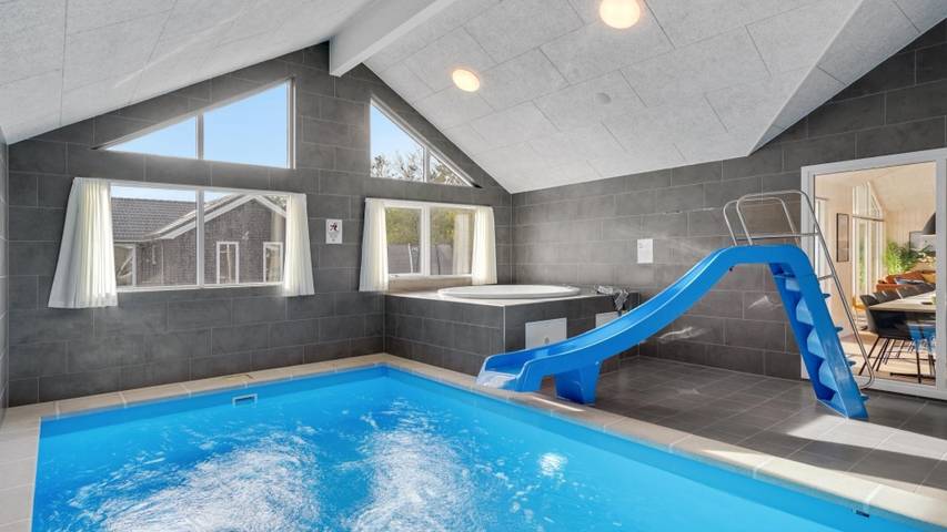 Ferienhaus für 16 Personen, mit Sauna und Garten sowie Terrasse in Houstrup Strand