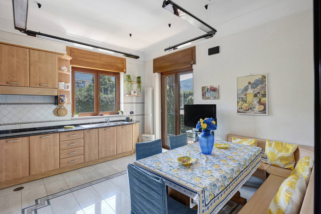 Appartamento 'Sorrento Beach and Center' con vista mare, terrazza privata e giardino in comune in Sorrento, Penisola Sorrentina