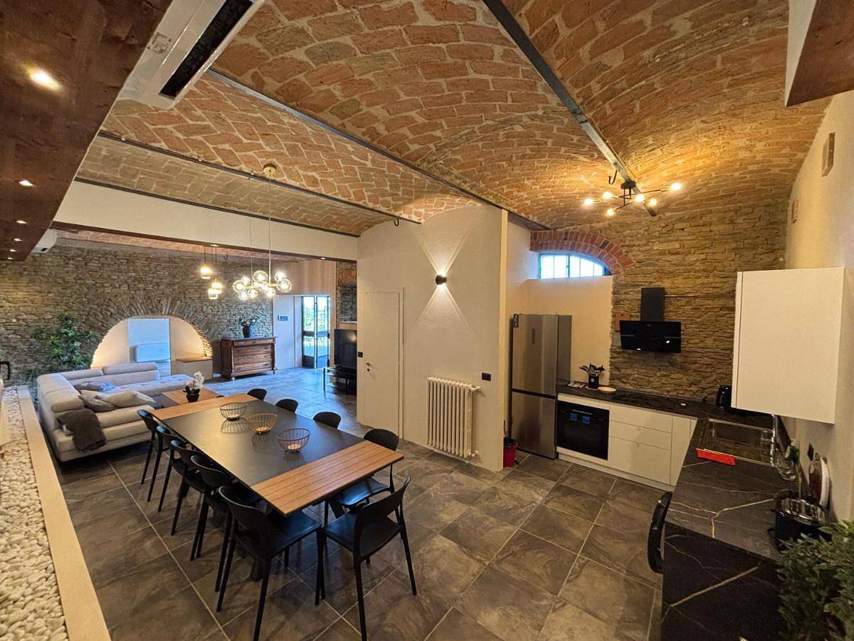 Relais Portaluna delle Langhe, Private Estate with Pool, 7 Bedrooms, Sleeps 18, Vineyard Views in Mango , Langhe
