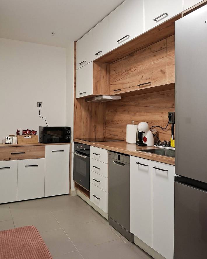 Ganze Wohnung, Luxus-Wohnung im 19. Stock mit Pool, Spa und Parkplatz in Skopje, Nordmazedonien