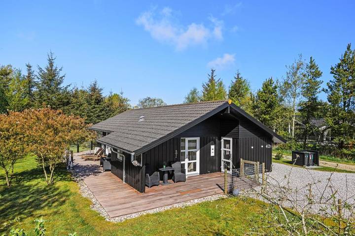 Villa für 4 Personen, mit Balkon/Terrasse und Whirlpool sowie Sauna, mit Haustier