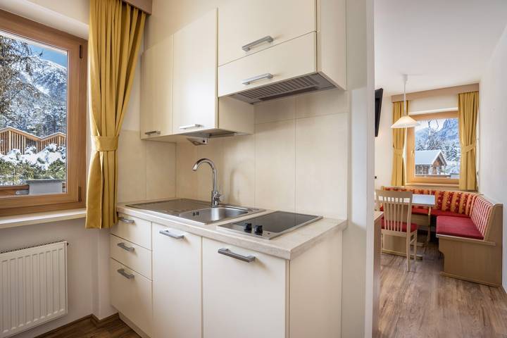 Hel lejlighed, Runcac - Holiday Apartment Corn with Mountain View, Wi-Fi & Balcony in San Vigilio di Marebbe, Enneberg
