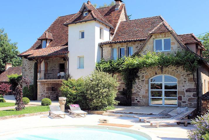 Gîte pour 10 personnes, avec piscine ainsi que terrasse et jardin, animaux acceptés à Leyme