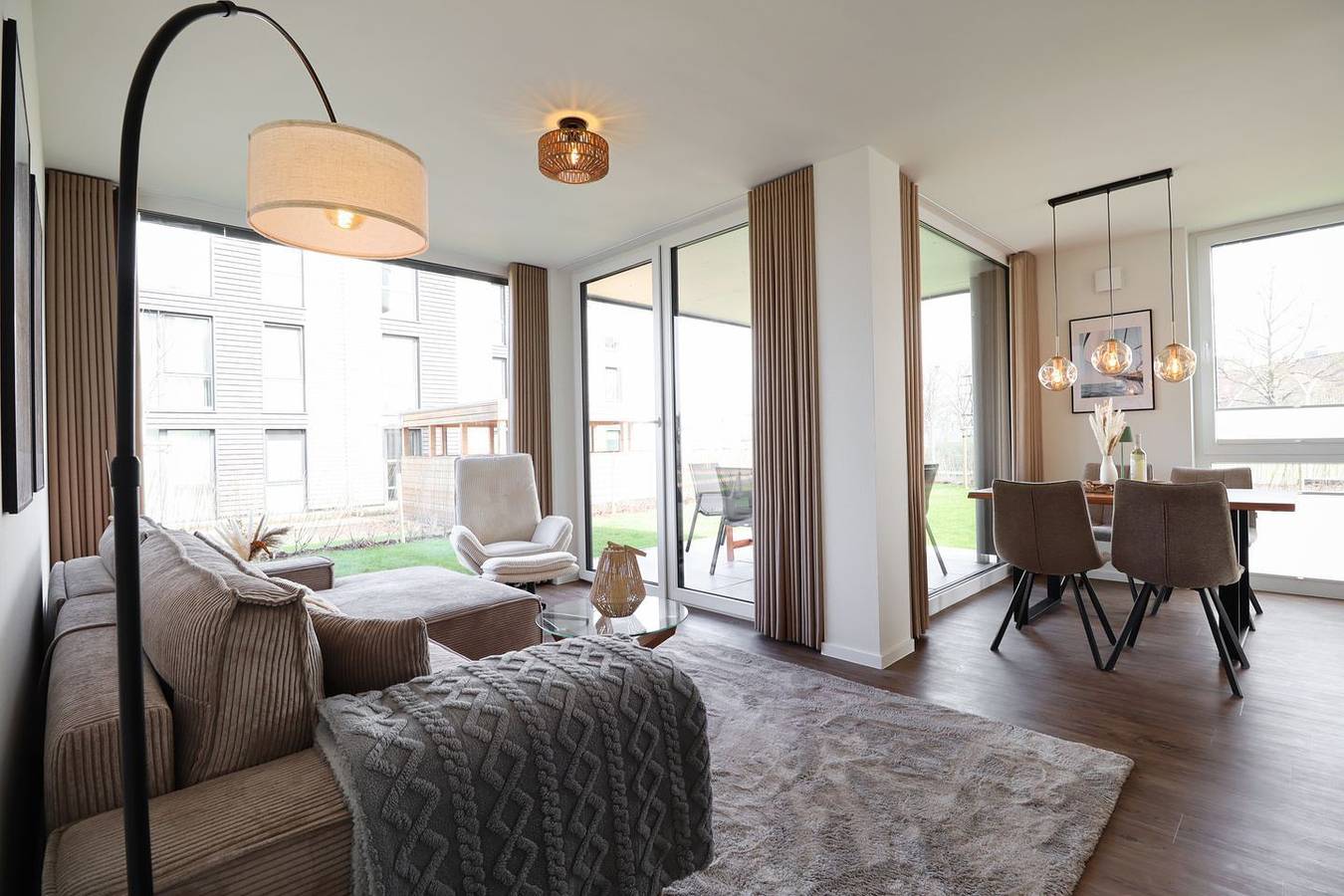 Ganze Wohnung, In der Ferienwohnung Küstenleuchten wohnst du in direkter Nähe zum Meer – mit privater Sauna, Thermomix, Streaming-Angeboten und über 230 m² Garten zur alleinigen Nutzung. Perfekt für Familien, Paare oder Freunde – bis zu 5 Gäste genießen hier Premium-Komfort in bester Lage. in Marienleuchte, Fehmarn