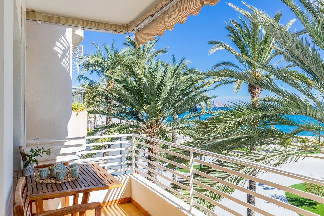 Entire apartment, Apartment "La Mar" with Private Terrace & Wi-Fi in Town of Altea, Altea