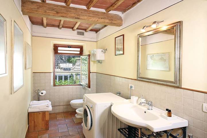 Appartement entier, En plein centre de Montepulciano. Appartements dans l'ancien palais avec vue et jardin in Montepulciano, Province de Sienne
