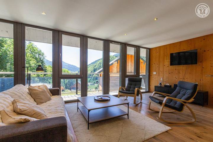 Gîte pour 10 personnes, avec sauna et jardin ainsi que vue et piscine, animaux acceptés - 1