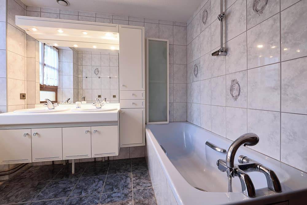 Appartement entier, Très bel appartement alsacien 88m2 centre ville de Saverne in Saverne, Région de Saverne