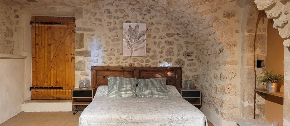 Gîte pour 5 personnes, avec jardin et piscine à Salles-sous-Bois - 2