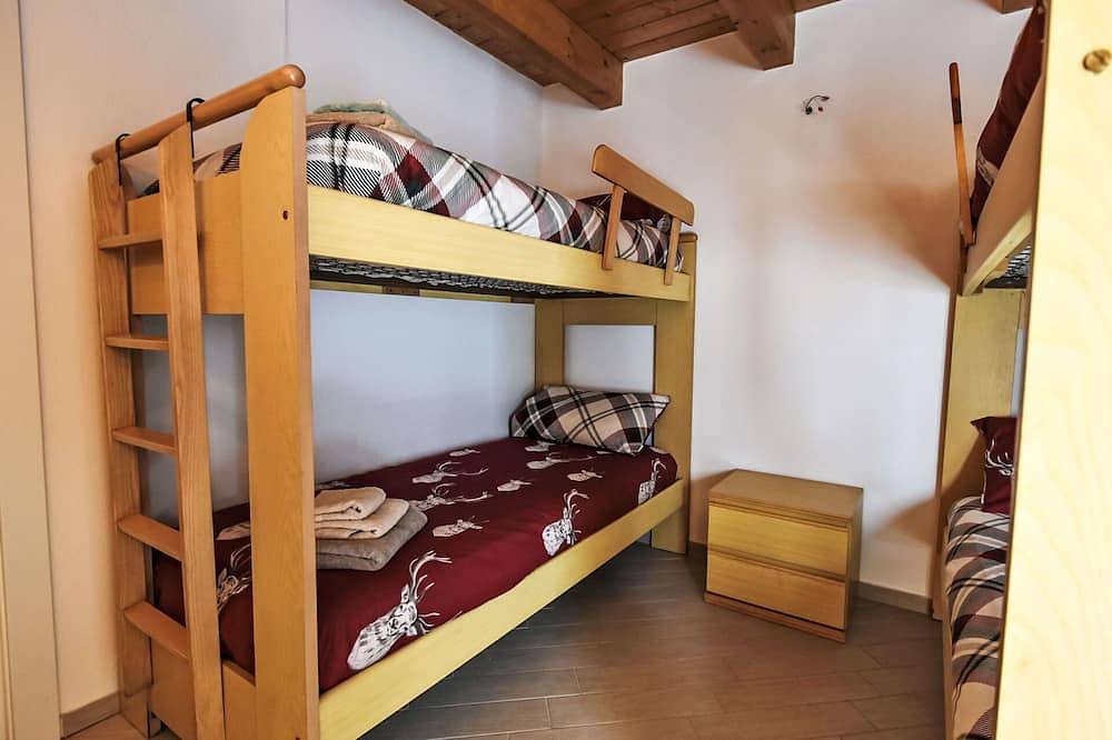 Appartamento intero, Accogliente appartamento per 5 ospiti con Wifi, Tv e animali ammessi in Campodolcino, Valtellina