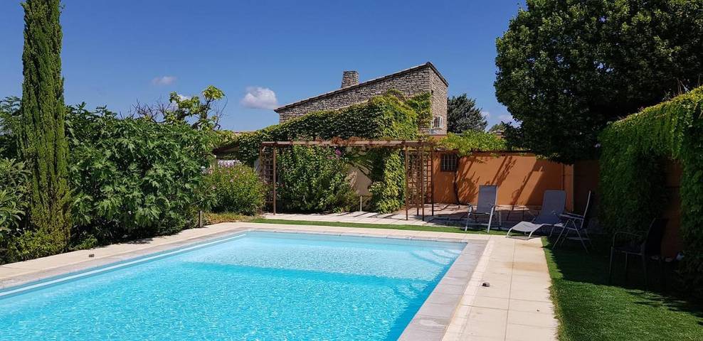Chambre d’hôte pour 2 personnes, avec Terrasse et Jardin ainsi que Piscine et Vue à Roussillon