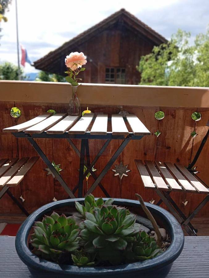 Gîte pour 2 personnes, avec vue sur le lac et jardin ainsi que vue et balcon à Nyon - 4