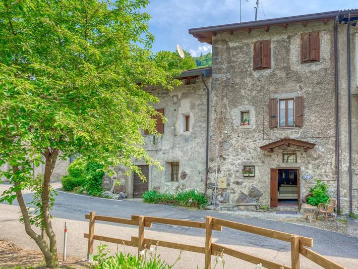 Gîte pour 4 personnes, avec terrasse ainsi que jardin et vue à Capo di Ponte