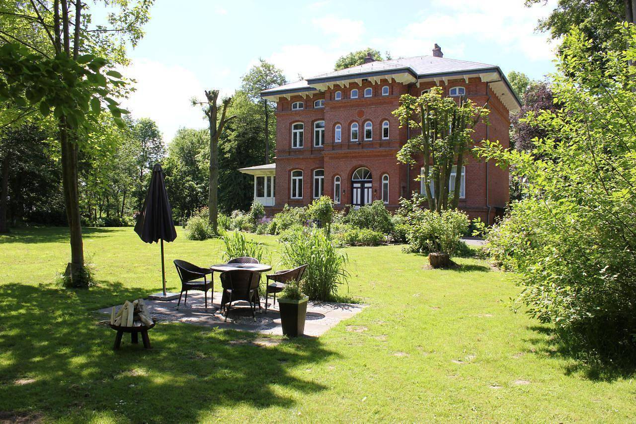 Ganze Ferienwohnung, Haus im Park - Hebbel-Stuben mit gr. Wohnküche & Tv in Wesselburen, Nordsee - Schleswig-Holstein