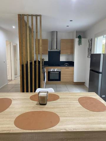 Gîte pour 8 personnes, avec terrasse et vue à Lescure-d'Albigeois