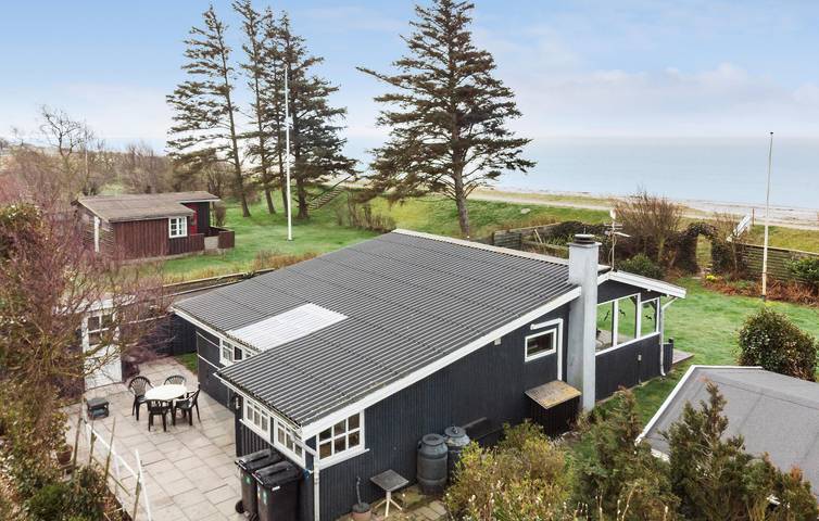 Feriehus for 5 personer, med terrasse og have - 1