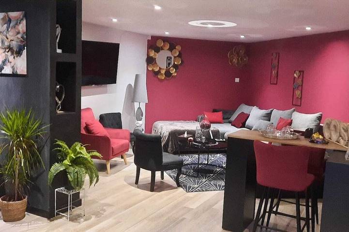 Gîte pour 8 personnes, avec jacuzzi et terrasse dans Feigères