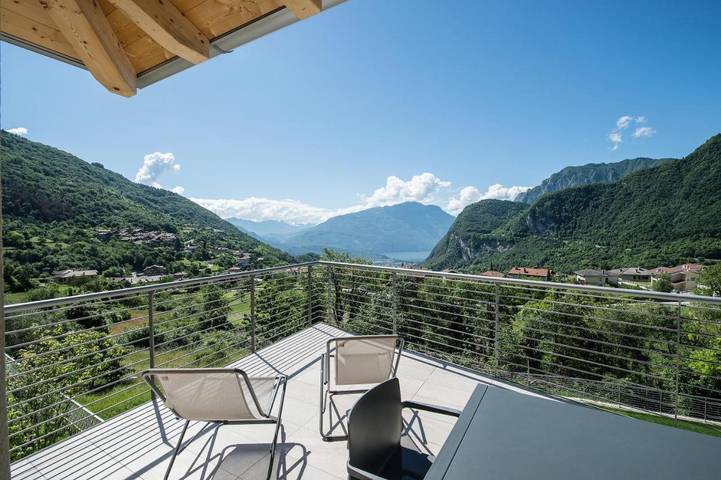 Location de vacances pour 5 personnes, avec Balcon et Terrasse ainsi que Jardin et Piscine à Villa del Monte