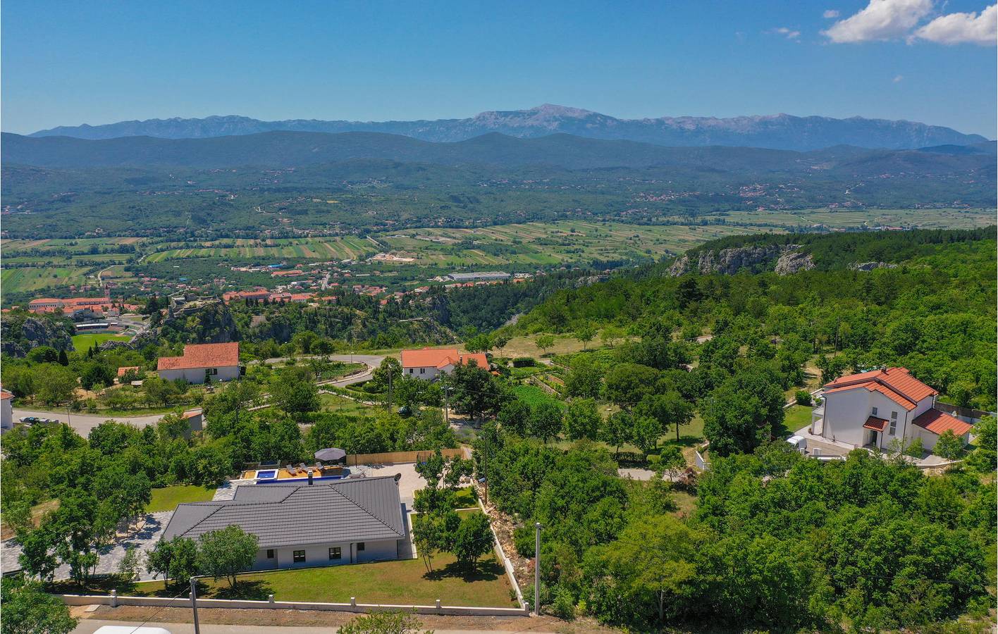 Reizende 1-Zimmer-Wohnung mit Pool und Terrasse in der Nähe der Sehenswürdigkeiten von Imotski in Imotski, Makarska Riviera
