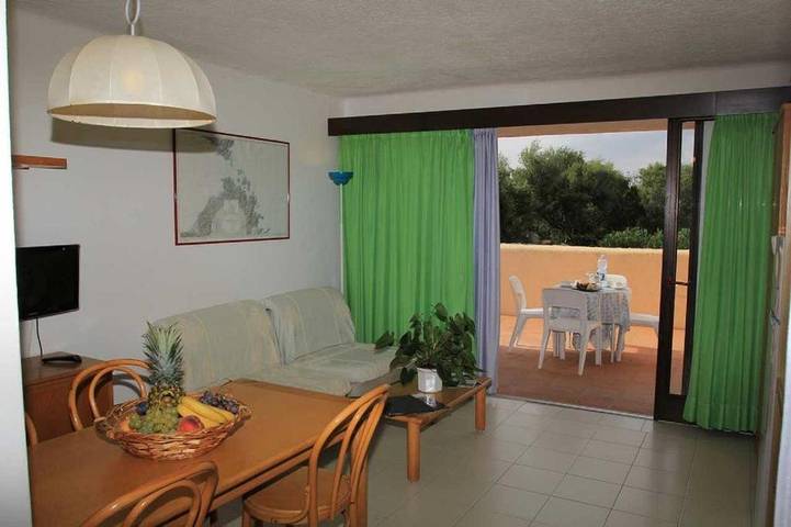 Appart’hôtel pour 7 personnes, avec terrasse ainsi que jardin et piscine