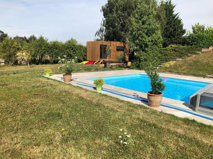 Gîte pour 2 personnes, avec Jacuzzi et Terrasse ainsi que Jardin et Piscine