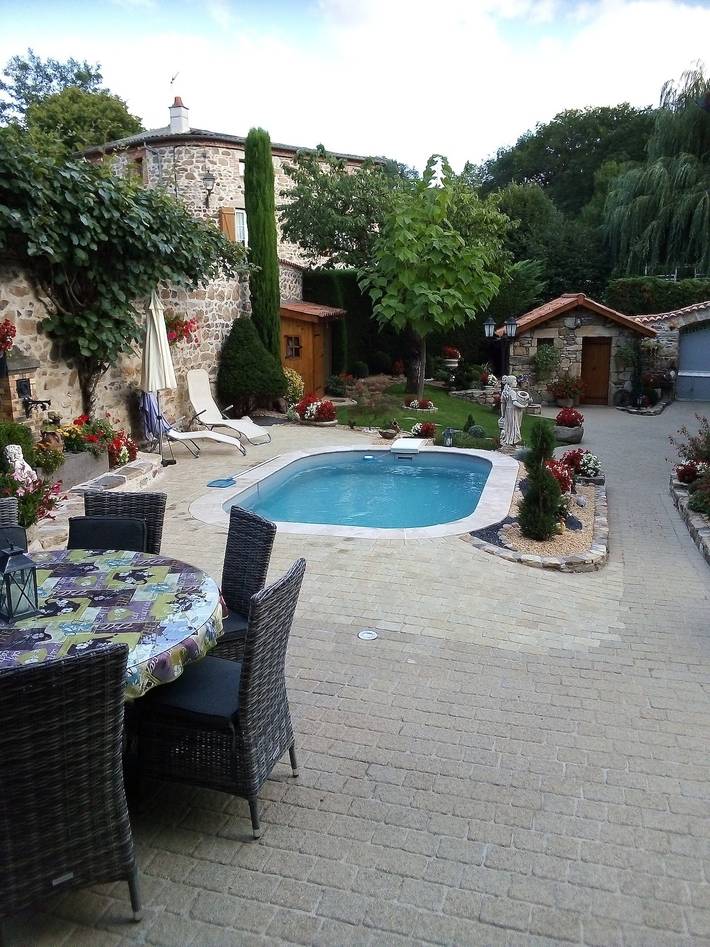 Chambre d’hôte pour 2 personnes, avec Jardin et Piscine en Auvergne - 2