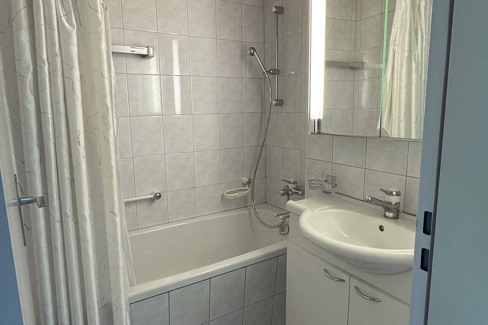 Ganze Wohnung, 3.5-Zimmerwohnung mit Gartenterrasse, im idyllischen Gais für 1-3 Personen in Gais (Bodensee), Zürich Voralpen