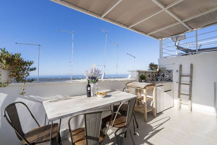Appartamento intero, GuestHost - Casa Sunset - Amazing Ostuni view & two terraces in Ostuni, Salento