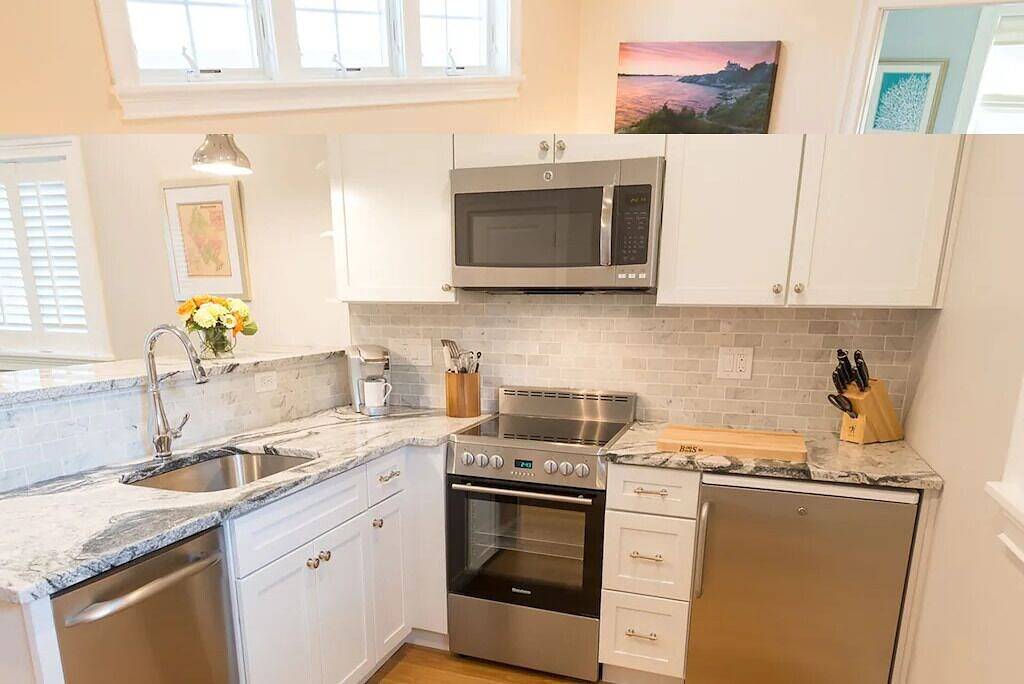 Cottages with easy access to Newport, beaches, nature trails and vineyards in Middletown, Newport County