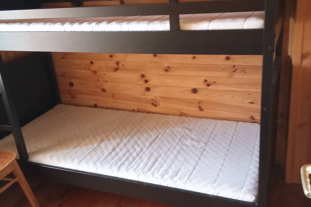 Village house 3 rooms 2 double beds and 2 bunk beds in Picherande, Parque Natural Regional Volcans d'Auvergne