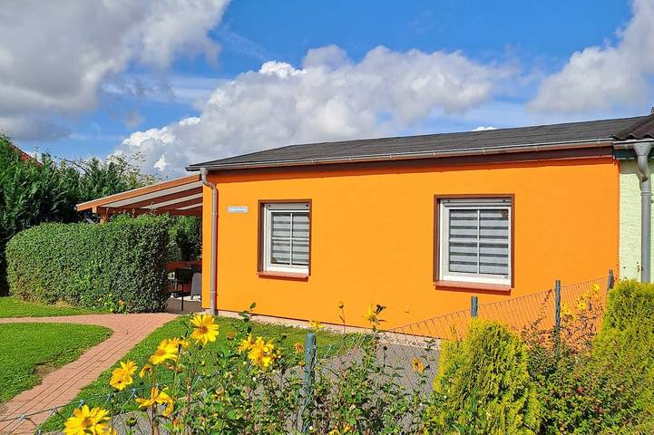 Ferienwohnung für 2 Personen, mit Whirlpool und Terrasse sowie Garten in Neukalen