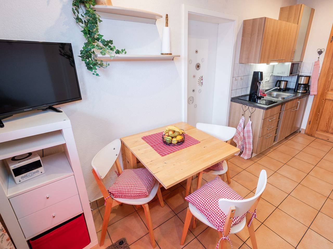Ganze Wohnung, Ferienhof Pulte Fewo 'Gänseblümchen' mit Bergblick, Gemeinschaftsterrasse und Wlan in Attendorn, Biggesee