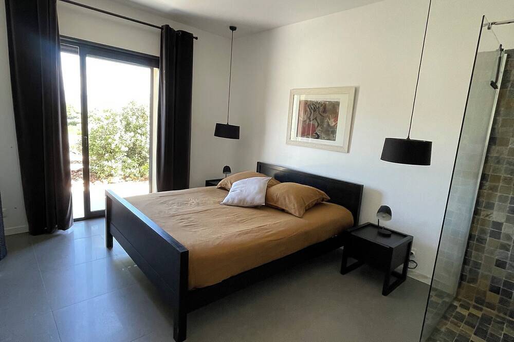 Villa Contemporaine Avec Piscine Et Vue Exceptionnelle A 300 M A Pied De La Mer in Sagone, Vico