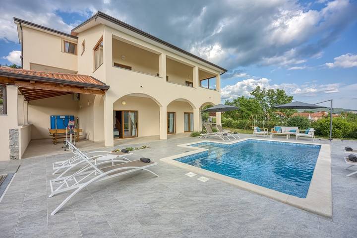 Ferienhaus für 5 Personen, mit Balkon/Terrasse und Garten sowie Pool in Buzet