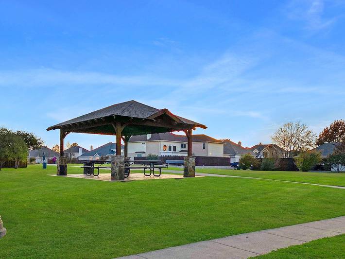 Vacation rental for 12 people, with hot tub and yard in Denton County